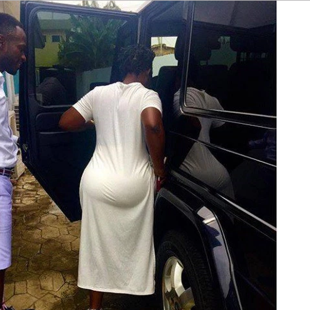 Okyeame Kwame Works Hard to Look Good – His wife says as he gets crowned  Male Fashion Celebrity Icon of the Year