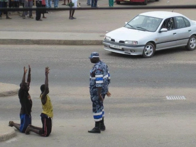 VIDEO: Six police officers caught collecting money from drivers