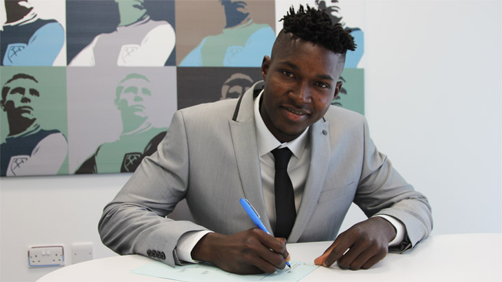 Ghanaian goalkeeper Joseph Anang signs pro contract with West Ham United