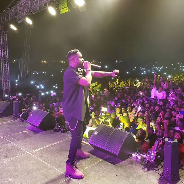 VIDEO: Sarkodie shutdown Stonebwoy’s ‘Ashiaman 2 Da World Concert’ with explosive appearance