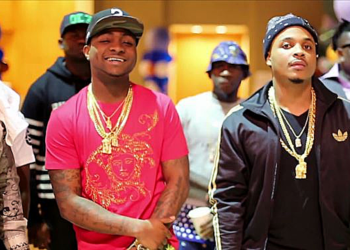 VIDEO: Davido and his team accused of stealing perfume from a shop in the UK