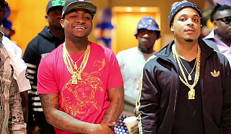 VIDEO: Davido and his team accused of stealing perfume from a shop in the UK