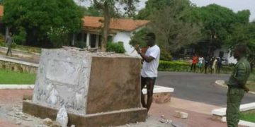 PHOTO: University of Ghana demolish controversial Gandhi statue