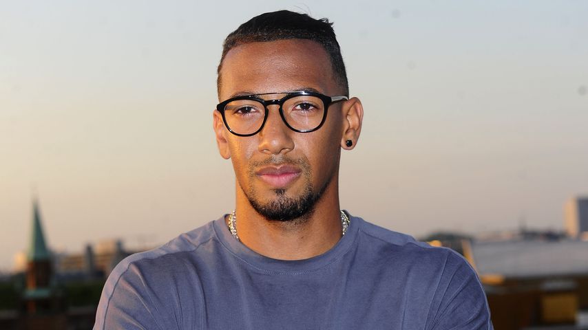 VIDEO: Jerome Boateng plays football with children in Ghana on bare pitch