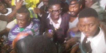 VIDEO: HUGE crowd welcome Shatta Wale at KIA as he arrives from his Reign Album tour