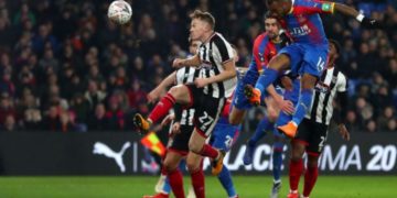 Ayew, Schlupp combine to send Palace through in FA Cup