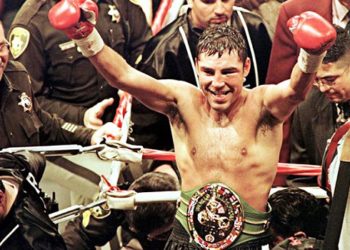 Today In Sports History: Oscar De La Hoya knocks down Ike Quartey to retain WBC welterweight title