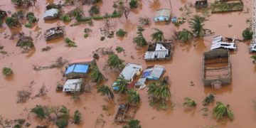 Cyclone Idai: ‘300 to 400 dead bodies washed up on Mozambique road,’ eyewitness says