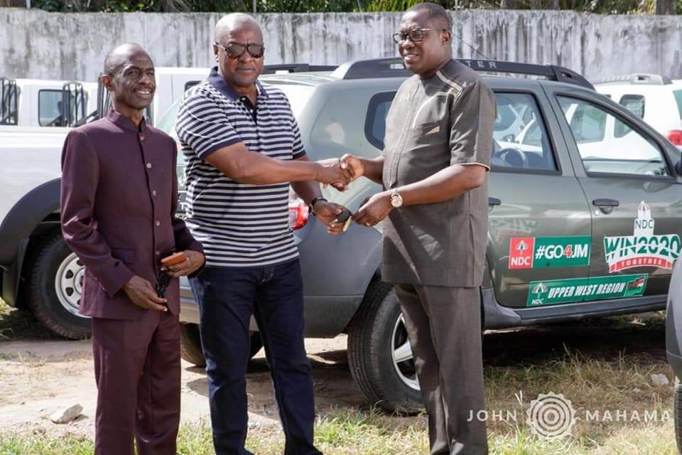 Mahama presents vehicles to the NDC