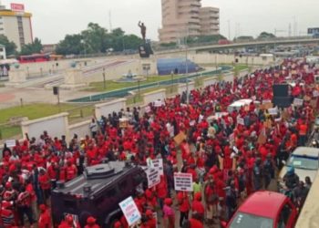 Thousands storm Accra for ‘Kum y3n pr3ko’ demo
