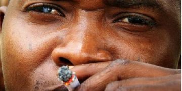 Smoking ‘damages eyes as well as lungs’