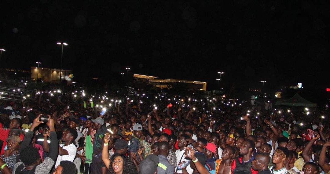 Thousands storm the West Hills Mall Edition of Area Codes Jam