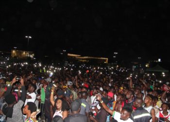 Thousands storm the West Hills Mall Edition of Area Codes Jam