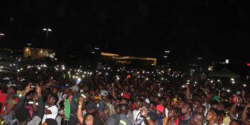 Thousands storm the West Hills Mall Edition of Area Codes Jam