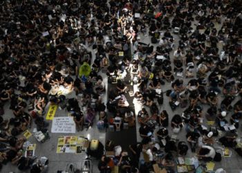 Videos: Hong Kong pushed to the ‘brink of no return’ as airport protests continue