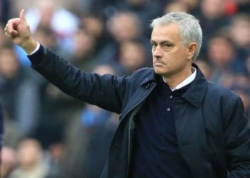 Spurs win first game under Mourinho