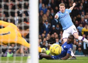 Premier League: City fightback as Chelsea fall short
