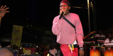 Video: Article Wan thrills fans with great live band music at Happy Forecourt Party