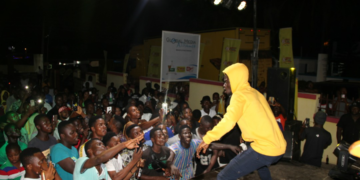 Video: Kuami Eugene electrifies fans with stunning performance at Happy Forecourt Party