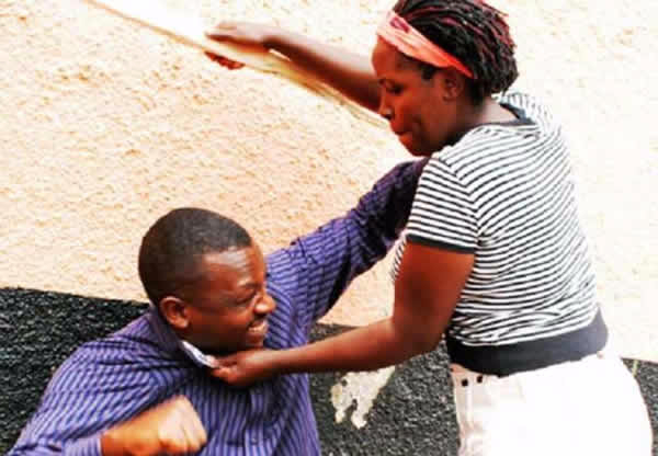 Video: Woman beats husband for calling her prostitute in ‘trotro’
