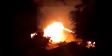 Irate youth set immigration vehicle ablaze in Okanta after the car crashed two teenagers