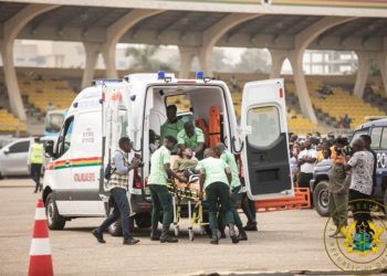 Video: Callers roast senior ambulance service technician for poor communication on show