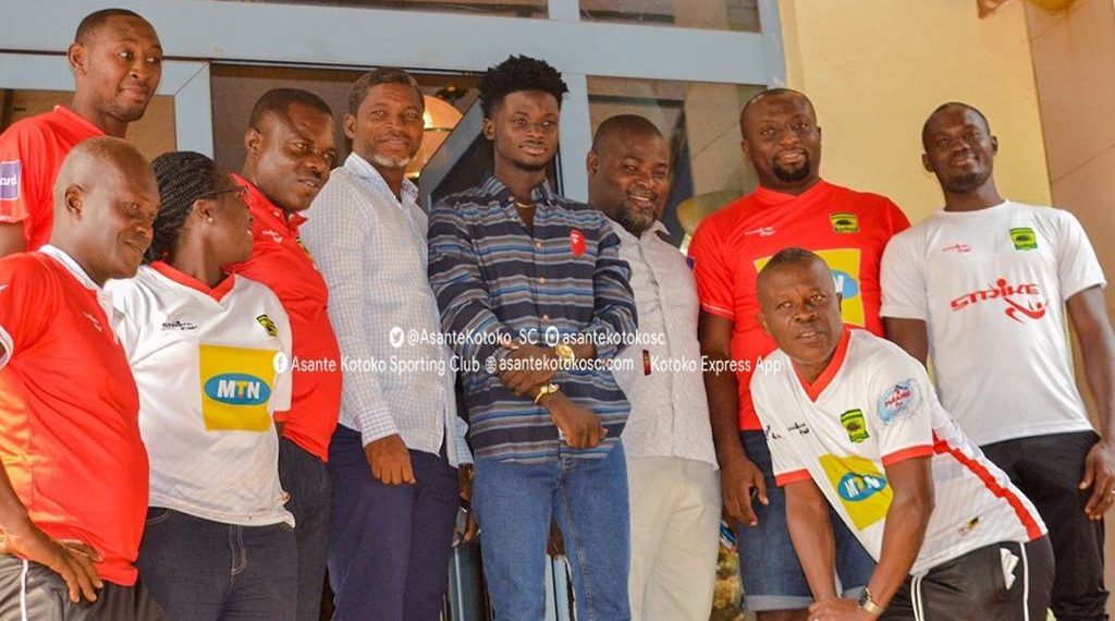 Kwame Eugene joins Asante Kotoko to celebrate win over Hearts of Oak
