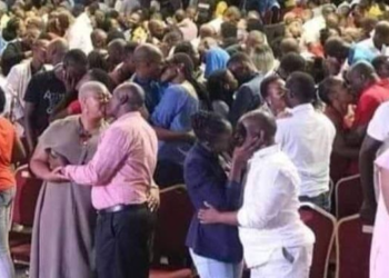 Photos: Pastor orders congregation to kiss randomly to glorify GodPhotos: Pastor orders congregation to kiss randomly to glorify God