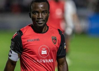 Punter confronts Phoenix Rising star Solomon Asante after losing bet