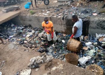 Ngleshie electoral area undertakes communal distilling of chocked gutters