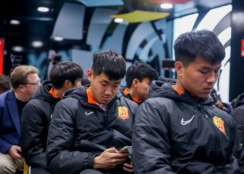 Coronavirus: Wuhan team back to China amid Spain outbreak