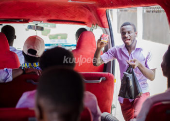 'Trotro' medicine sellers join the coronavirus sensitization in the Eastern Region