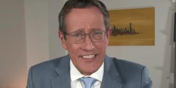 Video: CNN's Richard Quest confirms testing positive for coronavirus during his show
