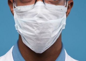 Health workers wash and re-use surgical masks – Registered Nurses Association