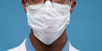 Health workers wash and re-use surgical masks – Registered Nurses Association