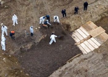 US Covid-19 death toll overtakes Italy as world’s highest