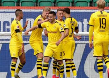 Bundesliga: Dortmund beat Wolfsburg to close gap at top