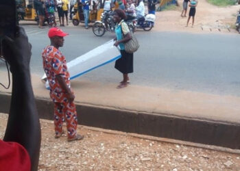 Woman dramatically gifts her husband a Coffin on Fathers’ Day