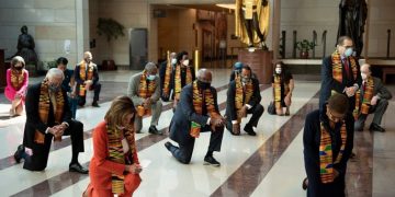 Democrats hold memorial for George Floyd, ‘take a knee’ in beautifully adorned kente
