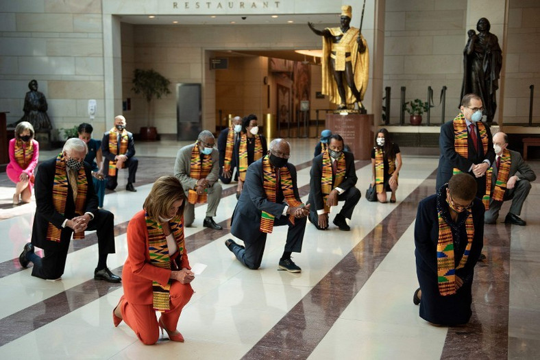 Democrats hold memorial for George Floyd, ‘take a knee’ in beautifully adorned kente