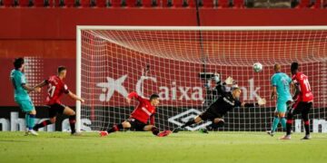 Lionel Messi scores as Barcelona handle Mallorca in return to La Liga action