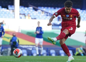 Everton draw delays Liverpool title charge