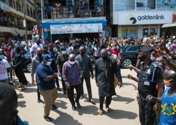 Photos: Prez Nana Addo tours registration centres in Accra