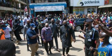 Photos: Prez Nana Addo tours registration centres in Accra