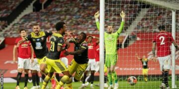 Man United miss top four chance after Saints draw