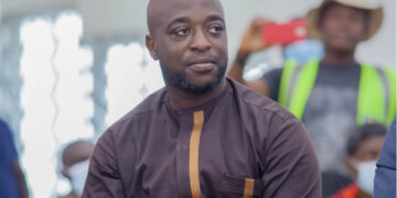 Kotoko board member Dr Abban gifts coach and new CEO Toyota cars