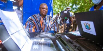 Photos: Mahama registers at hometown
