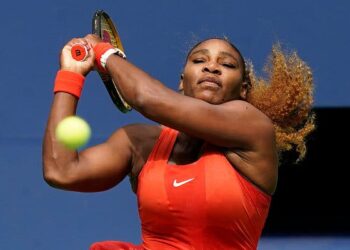 Serena Williams comes from behind to reach US Open semis