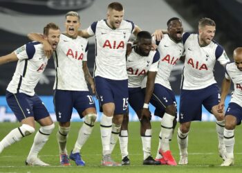 Carabao Cup: Spurs edge past Chelsea on penalties