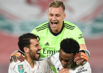 Arsenal beat Liverpool on penalties to reach quarter-finals